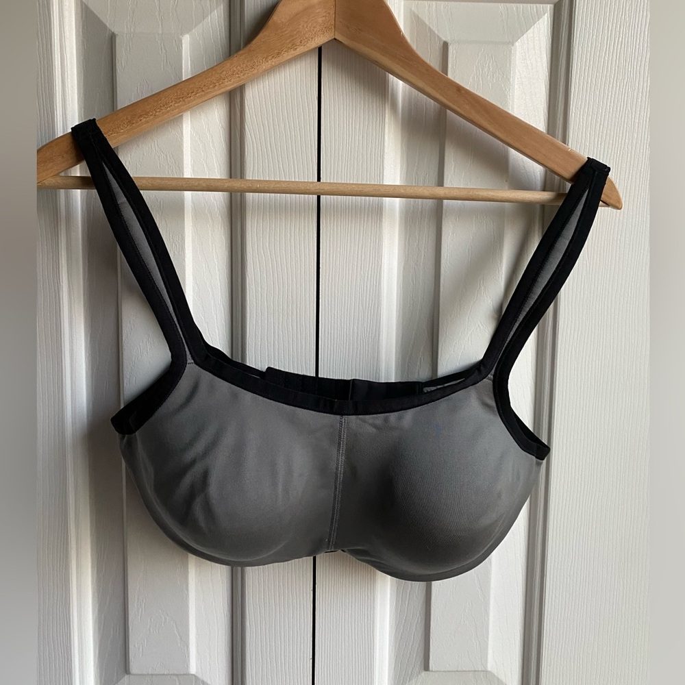 Natori Yogi Contour Convertible Sports Bra Full Coverage Gray 731050 Size 32D